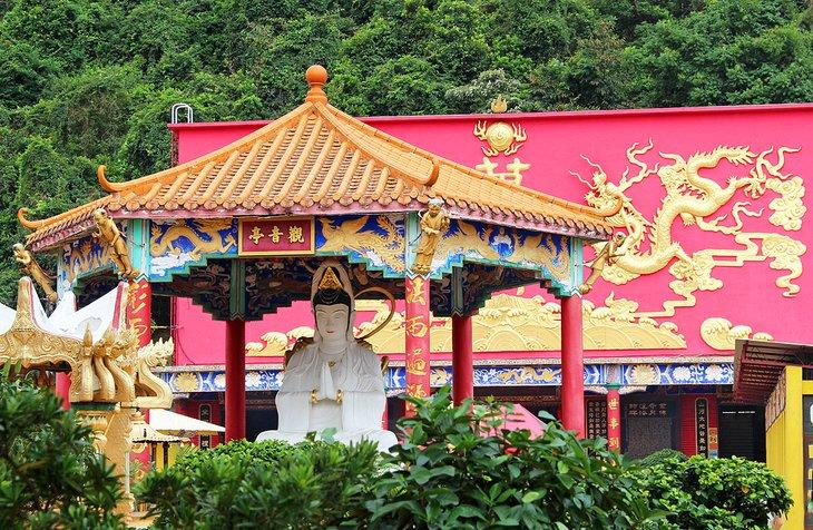 Ten Thousand Buddhas Kloster
