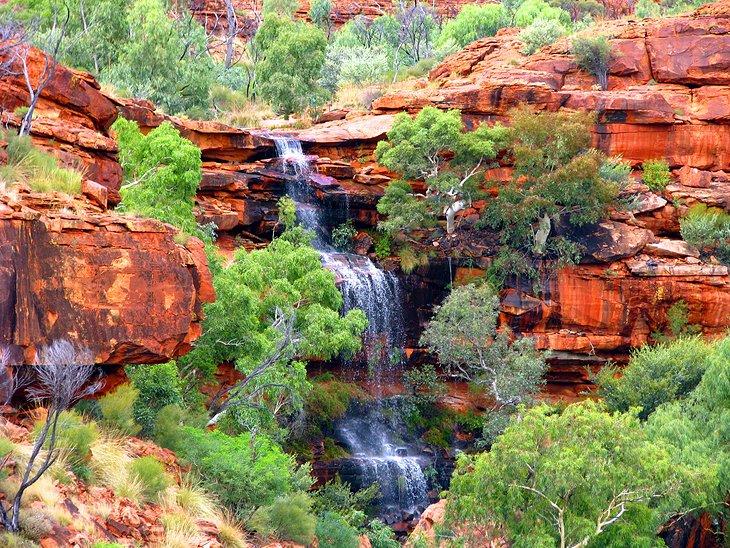 Ein Wasserfall im Kings Canyon