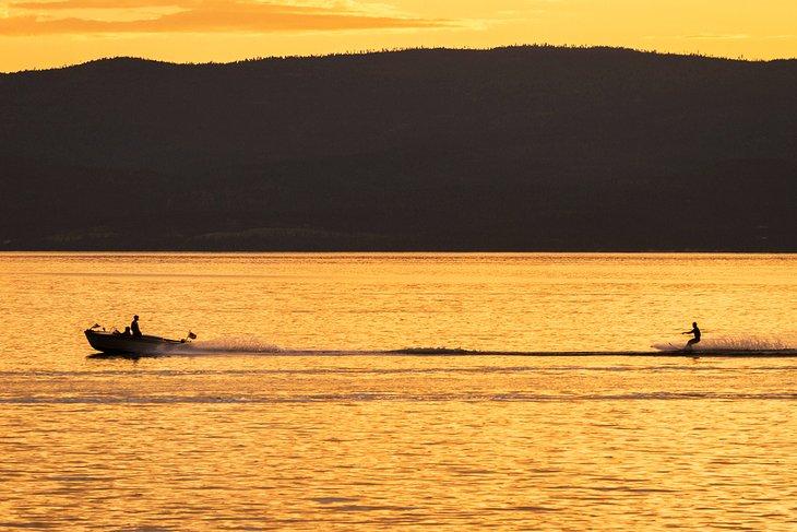 Esquí acuático en Flathead Lake