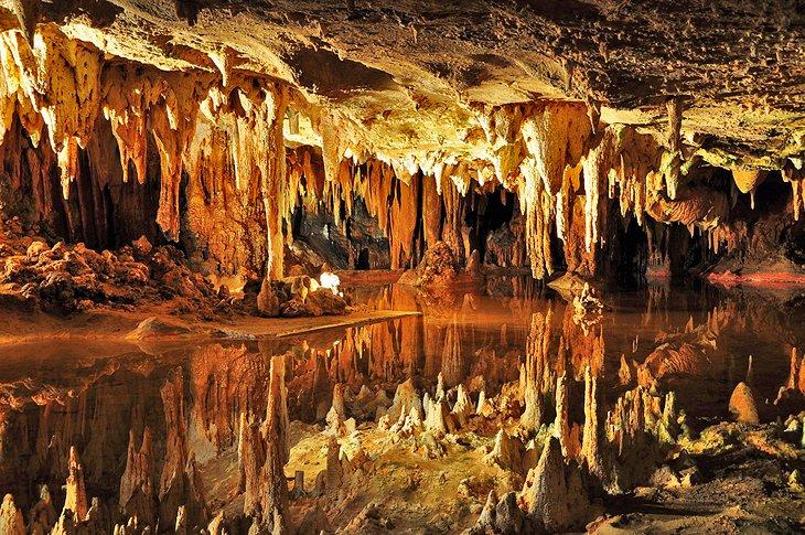 Lago Soñado en las Cuevas de Luray