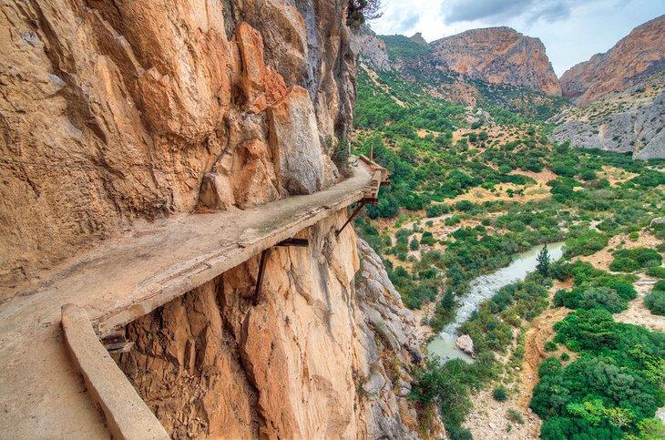 Sendero precario en El Camino del Rey