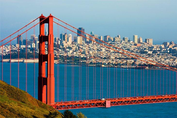 Golden Gate Bridge und die Skyline von San Francisco