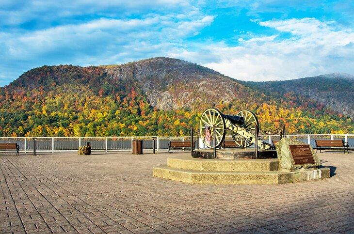 Uferpromenade in Cold Spring, New York im Herbst