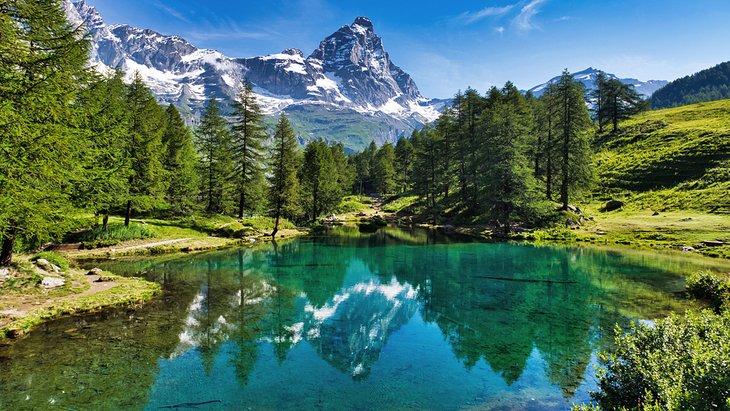 El Matterhorn reflejado en el Lago Blu