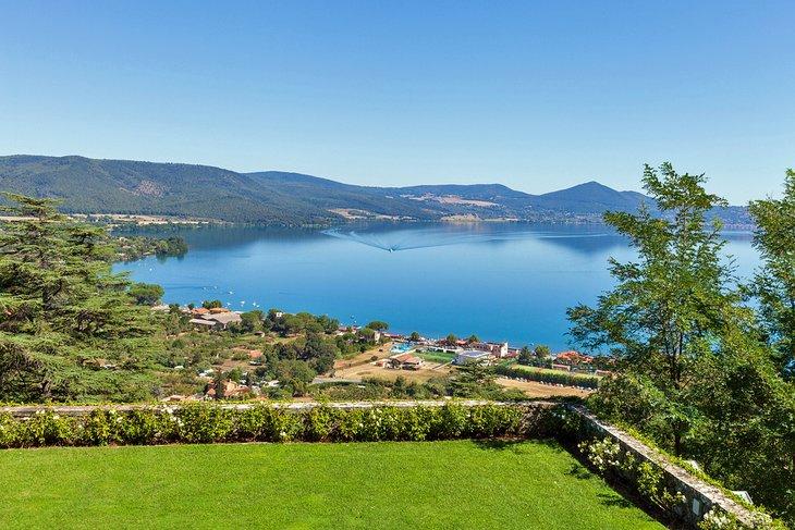 Vista panorámica del Lago Bracciano