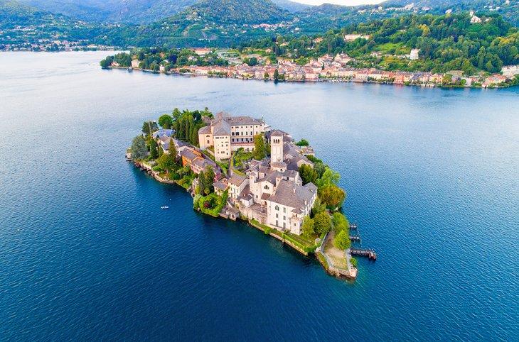 La isla de San Giulio en el Lago Orta