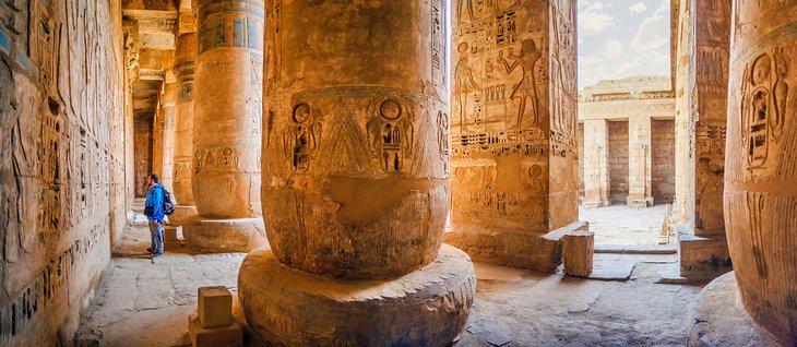 Dentro del Templo de Medinat Habu en la orilla oeste de Luxor