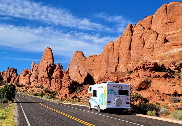 Ein Wohnmobil im Arches National Park