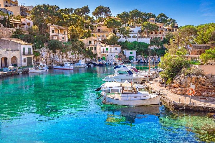Port pittoresque d'un ancien village de pêcheurs de Cala Figuera, Majorque