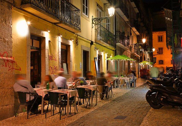 Cenar por la noche en Lisboa