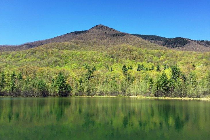 Equinox Pond und Mount Equinox, Manchester, Vermont