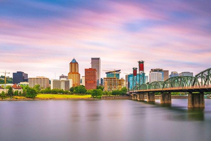Centre-ville de Portland et la rivière Willamette au crépuscule