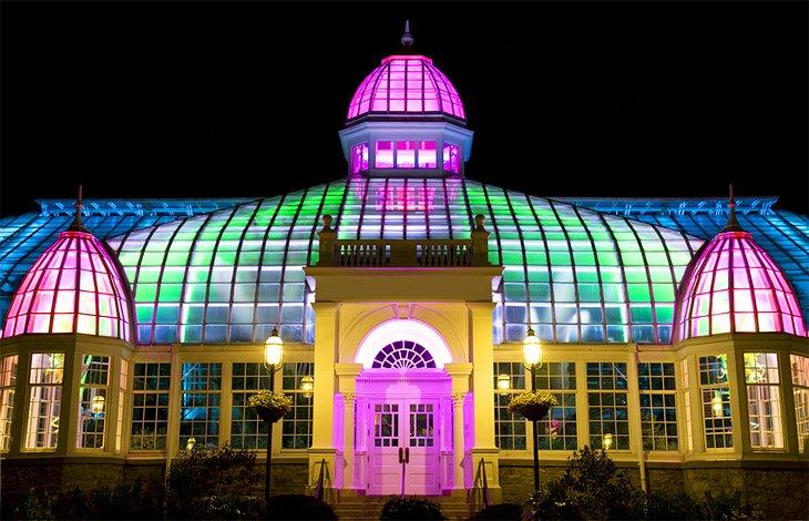 Conservatorio de Franklin Park de noche