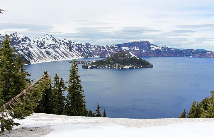 Parque Nacional Crater Lake en primavera