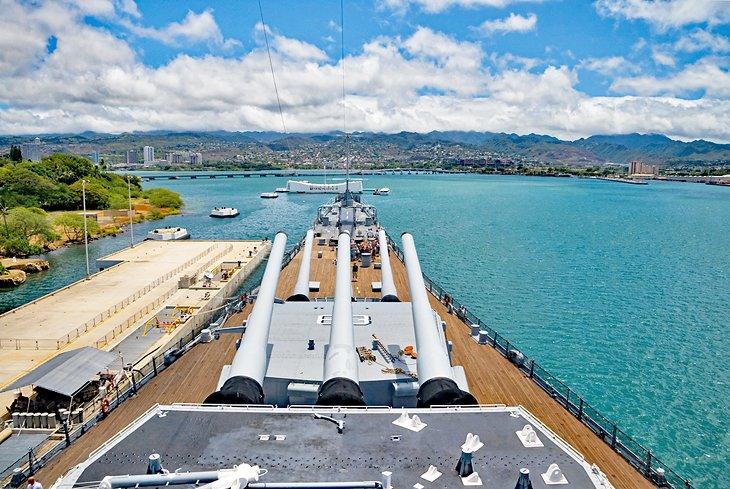 Vista desde la cubierta superior del Acorazado Missouri en Pearl Harbor