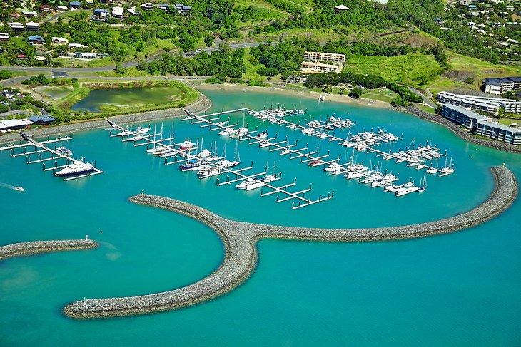 Marina Coral Sea en Airlie Beach