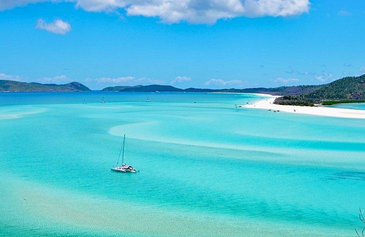 Velero en la Playa Whitehaven