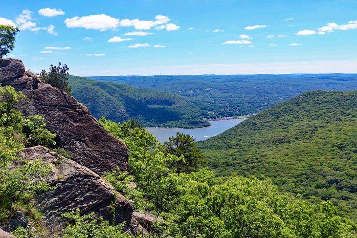 Vista desde la cima de Butter Hill en Storm King State Park