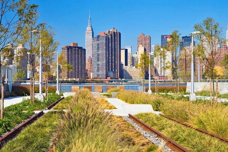 El horizonte de Nueva York desde el Gantry Plaza State Park