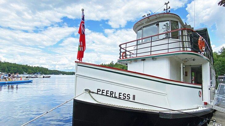 Peerless II au quai