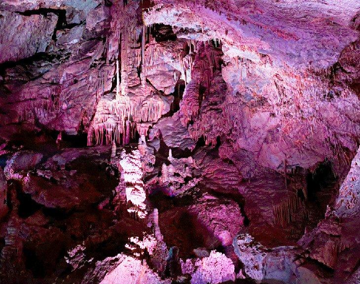Kathedralraum in den Lewis und Clark Caverns