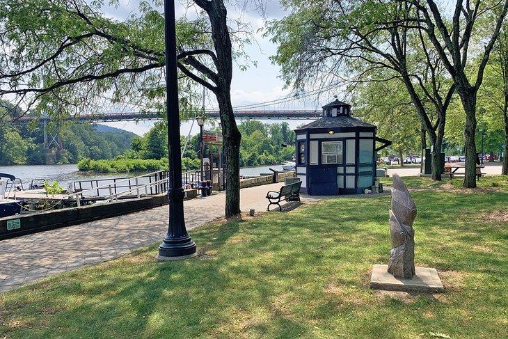El sendero ribereño en el Distrito Histórico Nacional de Rondout