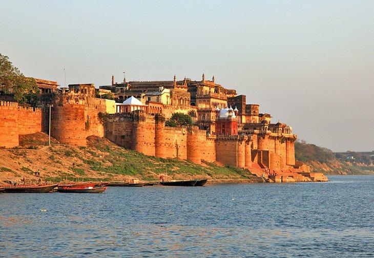 Fort Ramnagar sur les rives du fleuve Gange