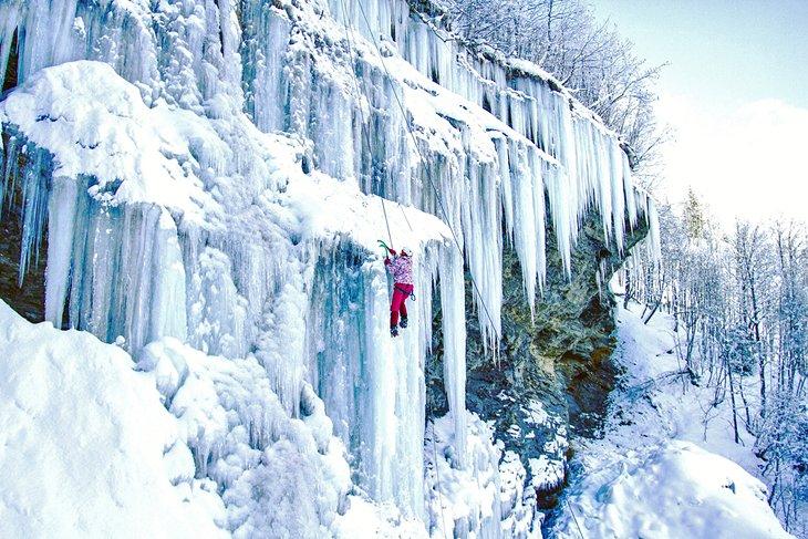 Escalada en hielo en el Parque Nacional de Glacier