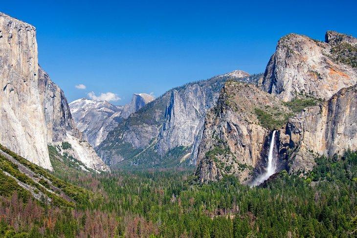 Panorama de Tunnel View en el Parque Nacional de Yosemite