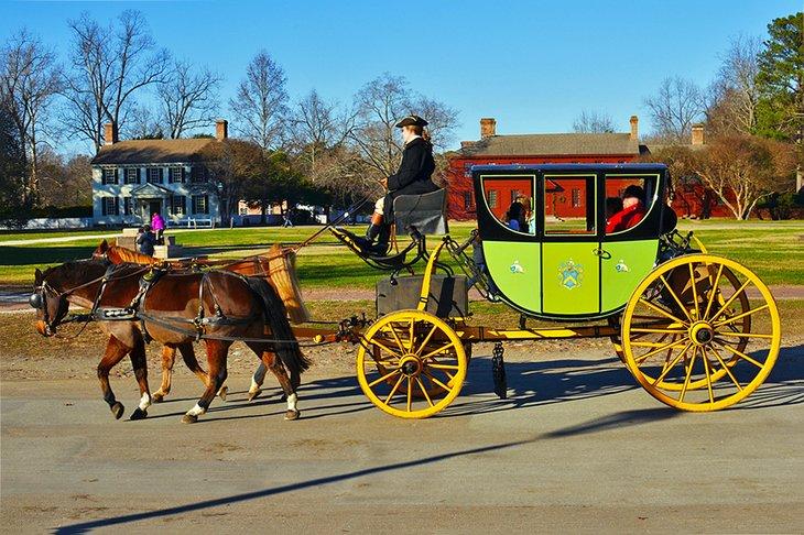 Caballo y carruaje en Colonial Williamsburg
