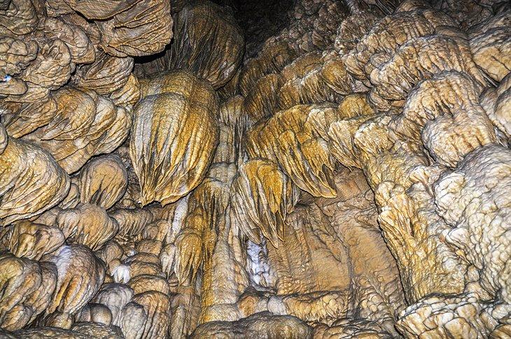 Formaciones en las paredes de la cueva en el Monumento Nacional de las Cuevas de Oregón