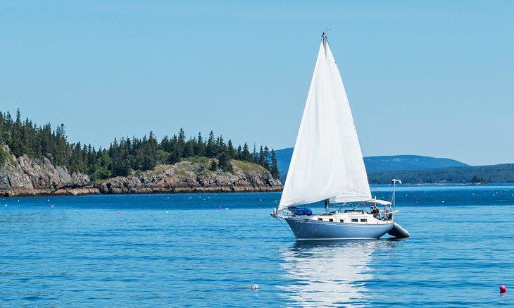 Voilier dans la Baie Française