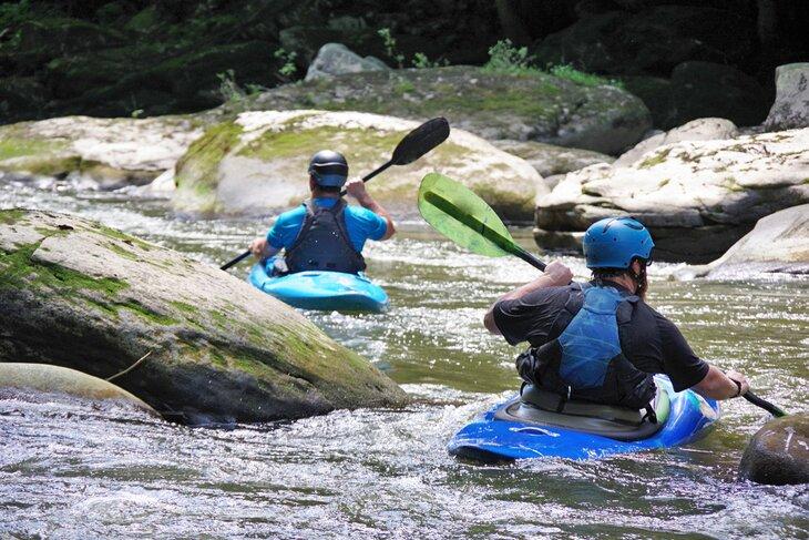 Kayakistes sur une rivière en Pennsylvanie