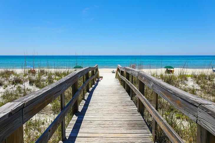 Weg zur Strandpromenade im Henderson Beach State Park