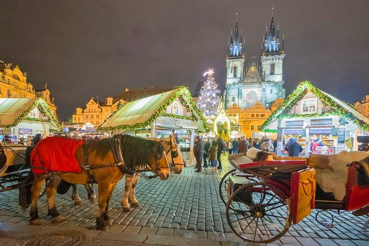 Navidad en la Plaza de la Ciudad Vieja, Praga, República Checa