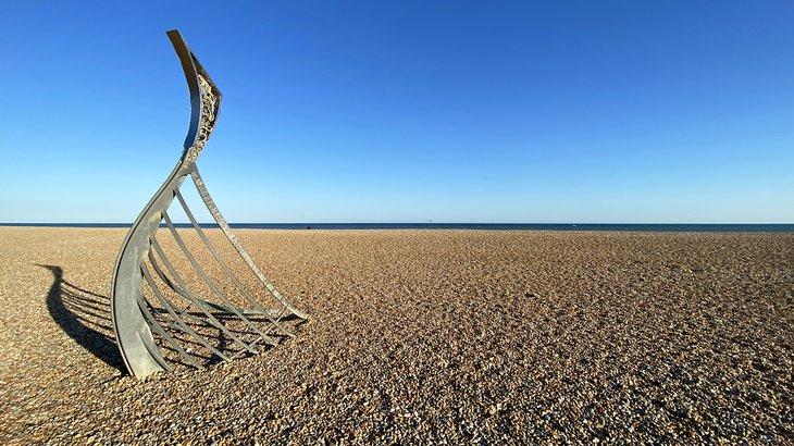 Escultura en la playa de Hastings