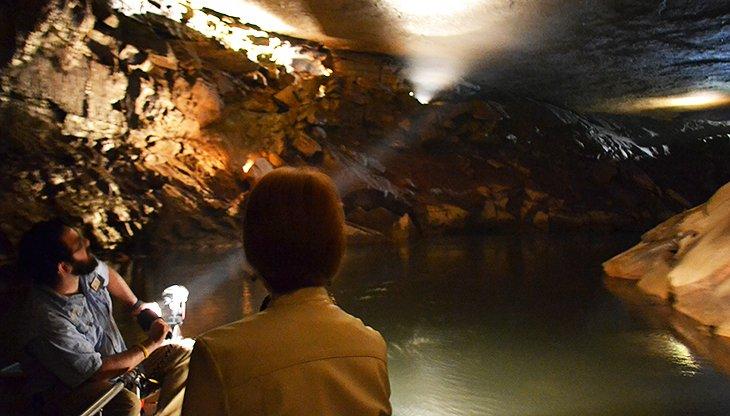 Visite en bateau souterrain