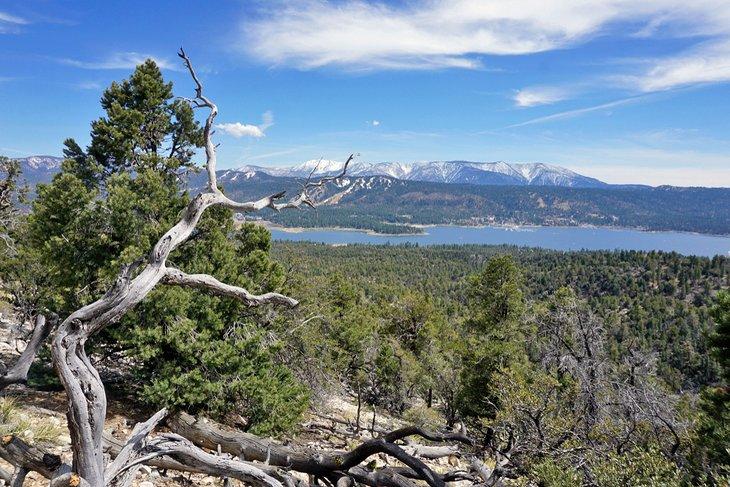 Vista del lago Big Bear desde el Pacific Crest Trail