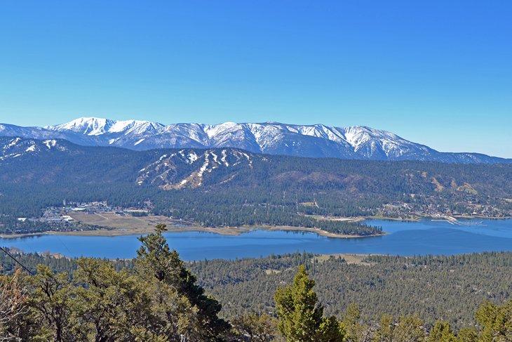 Big Bear Lake, visto desde Cougar Crest Trail
