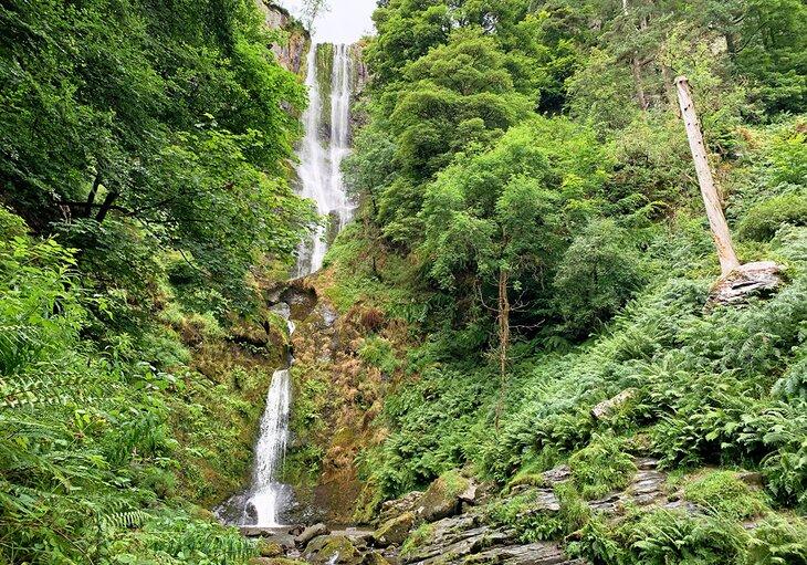 Chutes de Pistyll Rhaeadr à Penybontfawr