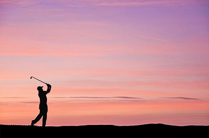 Golf al atardecer