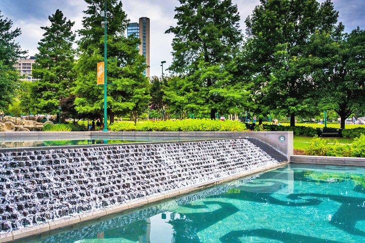 Wasserfall im Centennial Olympic Park in der Innenstadt von Atlanta