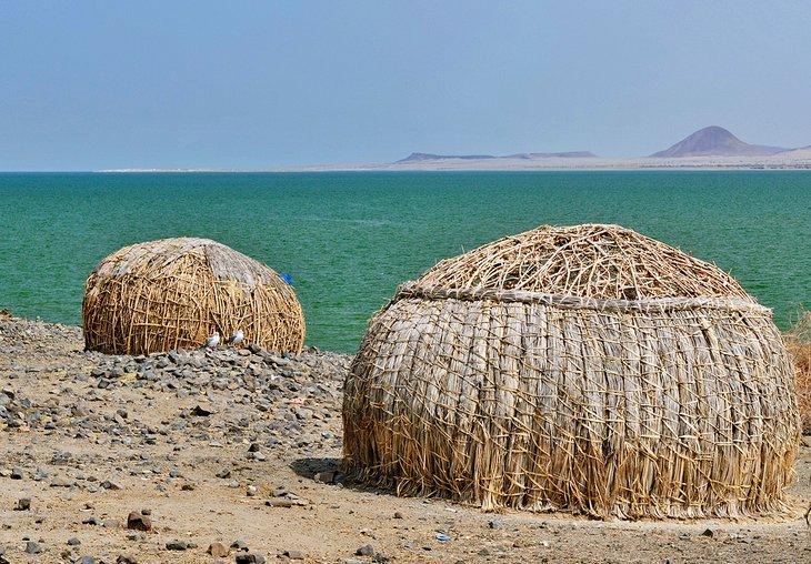 Casas tradicionales de la tribu El Molo en las orillas del Lago Turkana