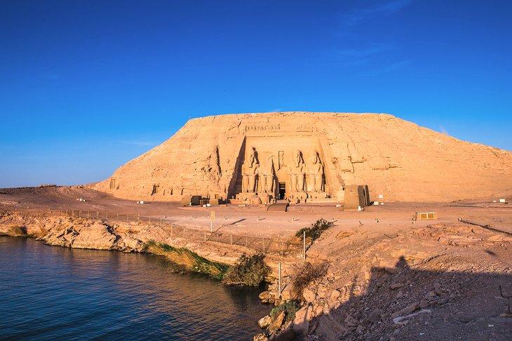 El Gran Templo de Ramsés II en la orilla del Lago Nasser