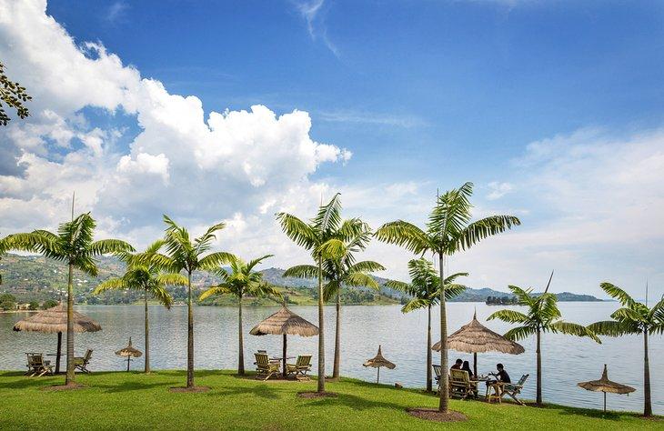 Costa tropical en el Lago Kivu en Ruanda