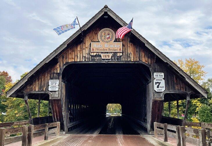 Holz Brucke Pont en bois à Frankenmuth | Photo Copyright: Meagan Drillinger