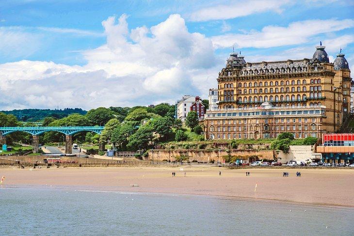 Scarborough Beach und das Grand Hotel Scarborough
