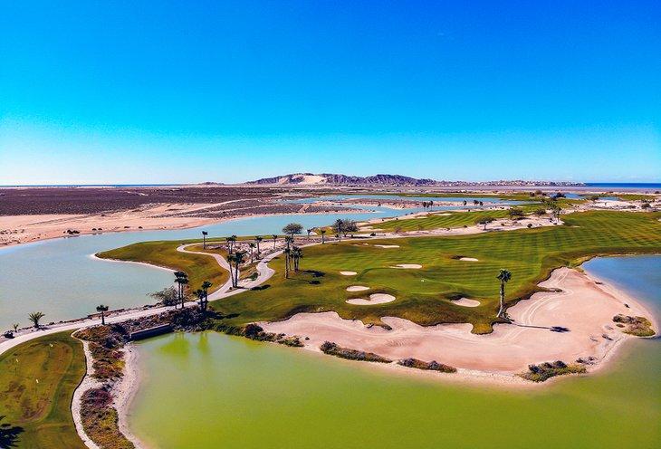 Blick auf den von Nicklaus entworfenen Golfplatz Islas Del Mar in Cholla Bay, Puerto Peñasco