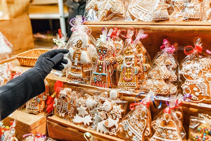 Pan de jengibre checo tradicional a la venta en el mercado navideño