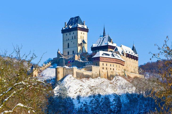 Castillo de Karlštejn en invierno